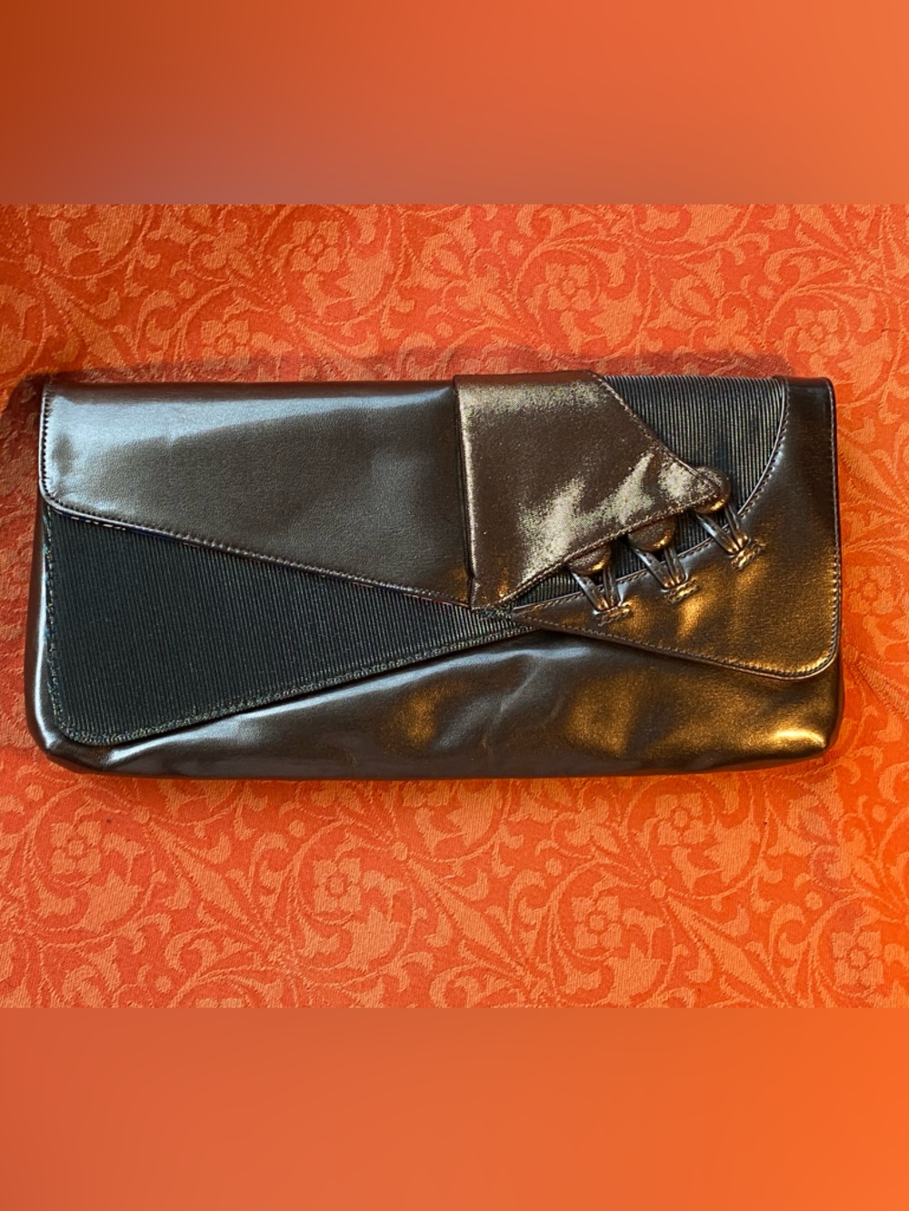 NWT in dust bag Irregular Choice Flick Flack clutch bag,metallic khaki gold - Picture 2 of 16